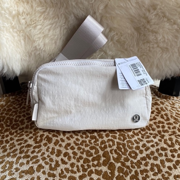NWT lululemon everywhere belt bag White Opal with Tags - Picture 3 of 5